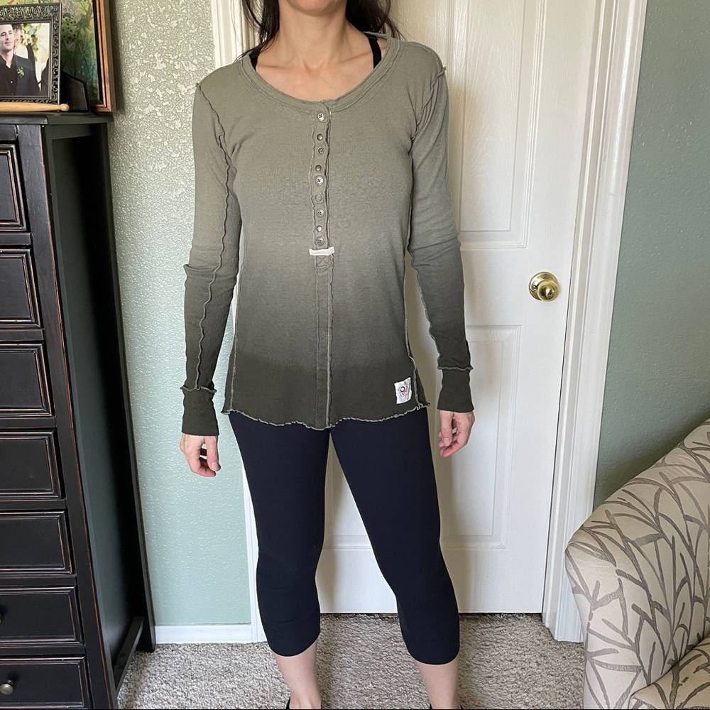 Free People Cozy Up Henley EUC Olive Ombre